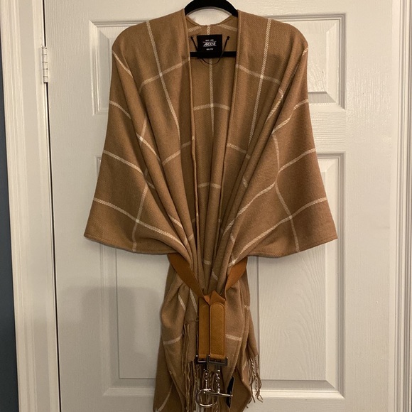 NWT Plaid Poncho Scarf Wrap Beige - Picture 2 of 4